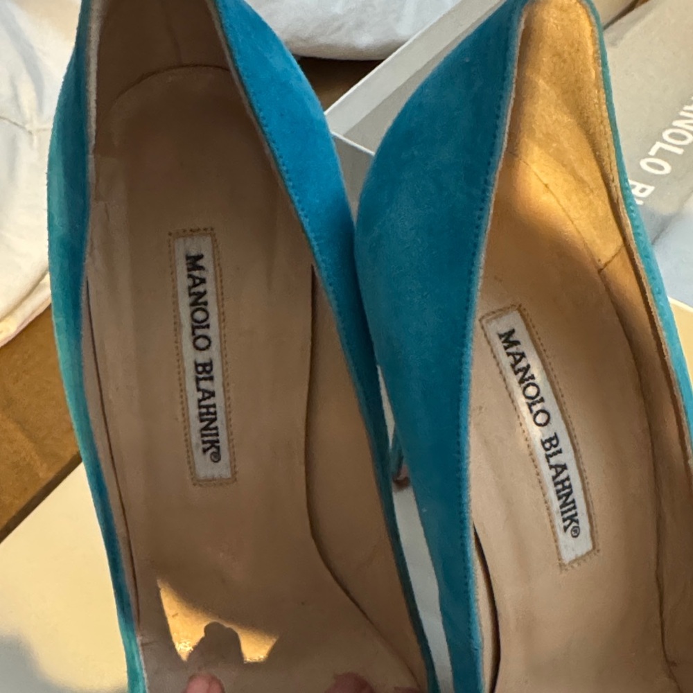 Manolo Blahnik Vibrant Blue Suede Heels - Picture 8 of 11
